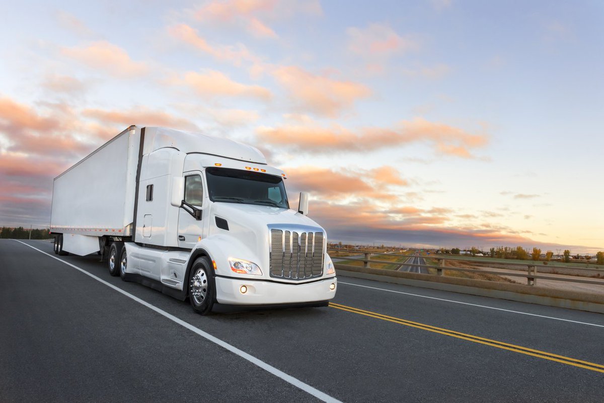 Planet_Freight's tweet photo. A lack of truck drivers is driving up demand and prices for household goods. Learn more: https://t.co/0NW6Sjj7UE #Trucking #Truckers https://t.co/JgN94hxt2i