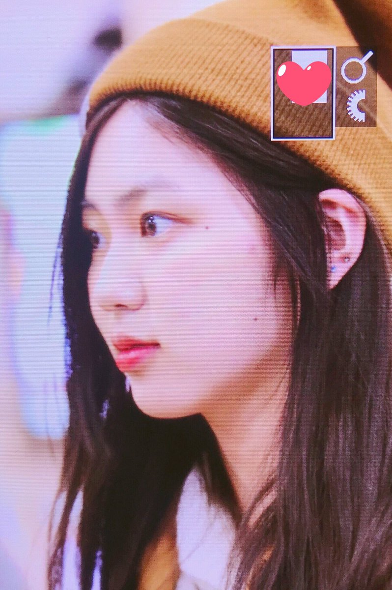 diary_eb's tweet photo. 190324 프리뷰 @CUBECLC

#CLC #권은빈 #은빈 #Eunbin #오늘의은빈 https://t.co/1PwfZvJ03c