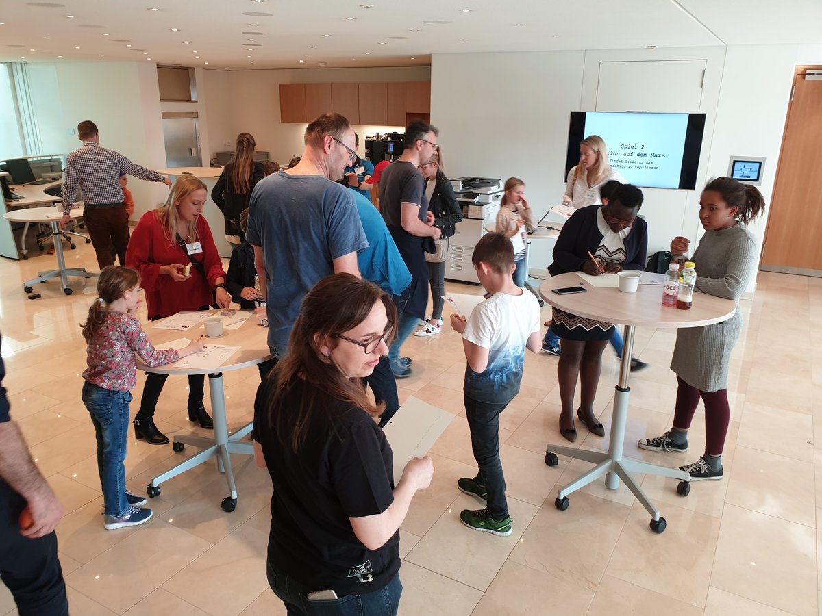 CoderDojoZH's tweet image. And here is @rolraz starting the Parent robot programming session. There are robots everywhere! #BeCool #CoderDojoZH #zurichinnovates