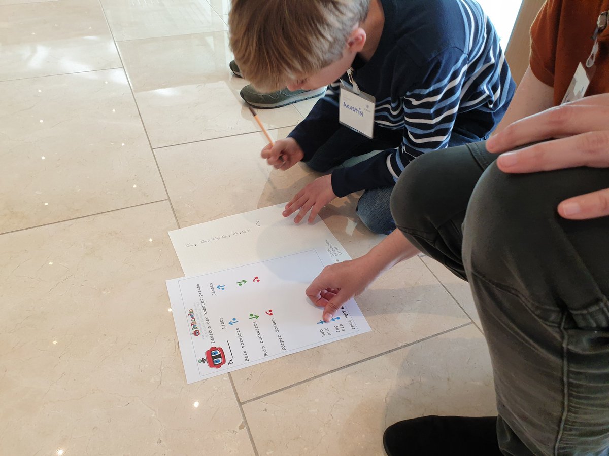 CoderDojoZH's tweet image. And here is @rolraz starting the Parent robot programming session. There are robots everywhere! #BeCool #CoderDojoZH #zurichinnovates
