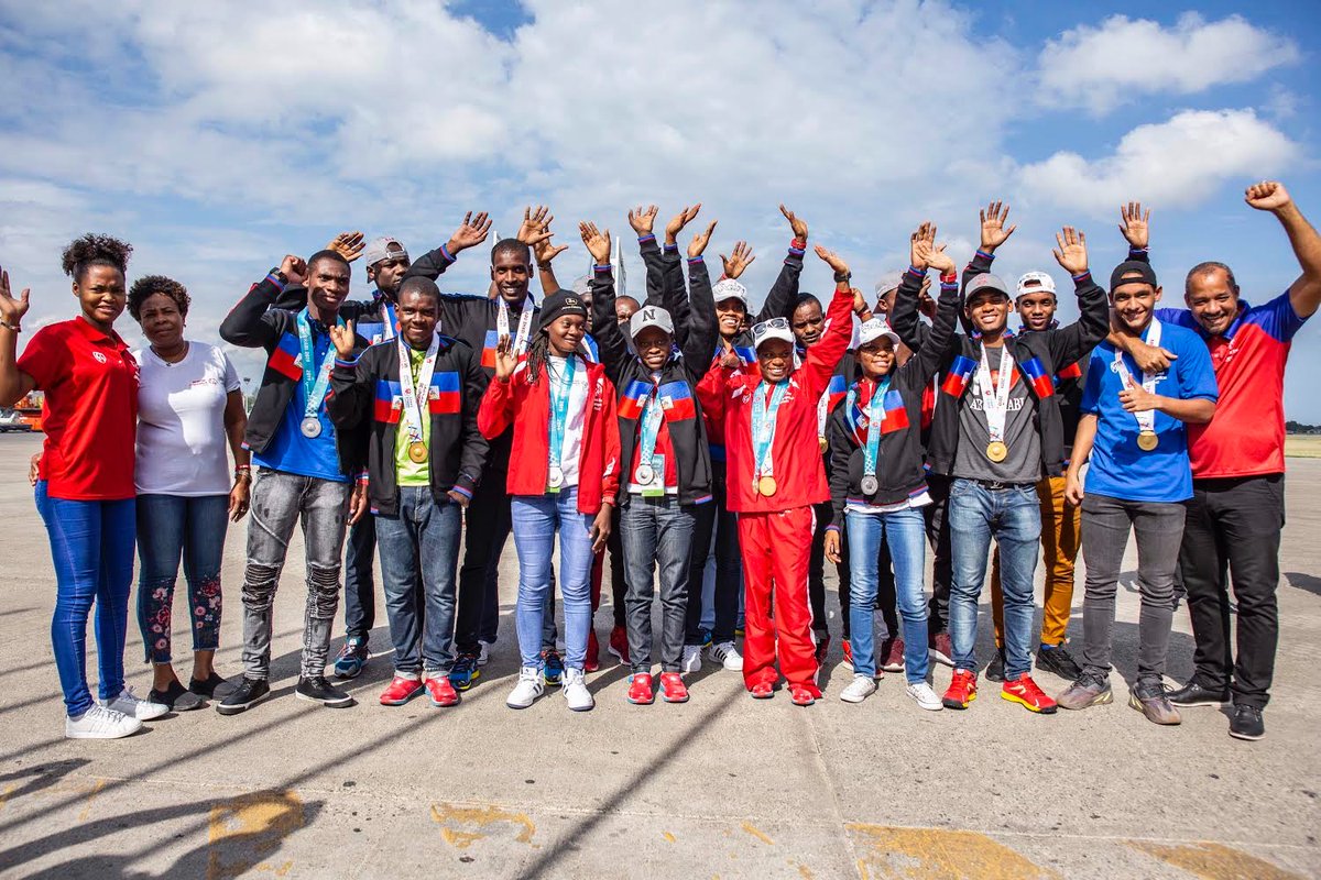 Fiers de revenir au pays après avoir remporté 10 médailles! . . 📸: @stanphotography_official #Haiti #Ticket #Culture #AbuDhabi #specialolympics