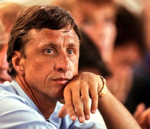 EncilaWrites's tweet photo. Si nosotros tenemos la pelota, ellos no pueden marcar.
Johan Cruyff.
#Etern14 #JohanCruyff https://t.co/QtJIG3F4I2