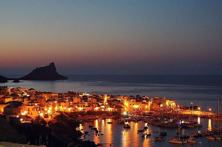 EgadiEscursioni's tweet photo. "Lenta e rosata sale su dal #mare
la #sera, perdizione di cuori amanti e di cose lontane."
#quote #VincenzoCardarelli
#IsoleEgadi #Maretti https://t.co/IuoKruDOwI