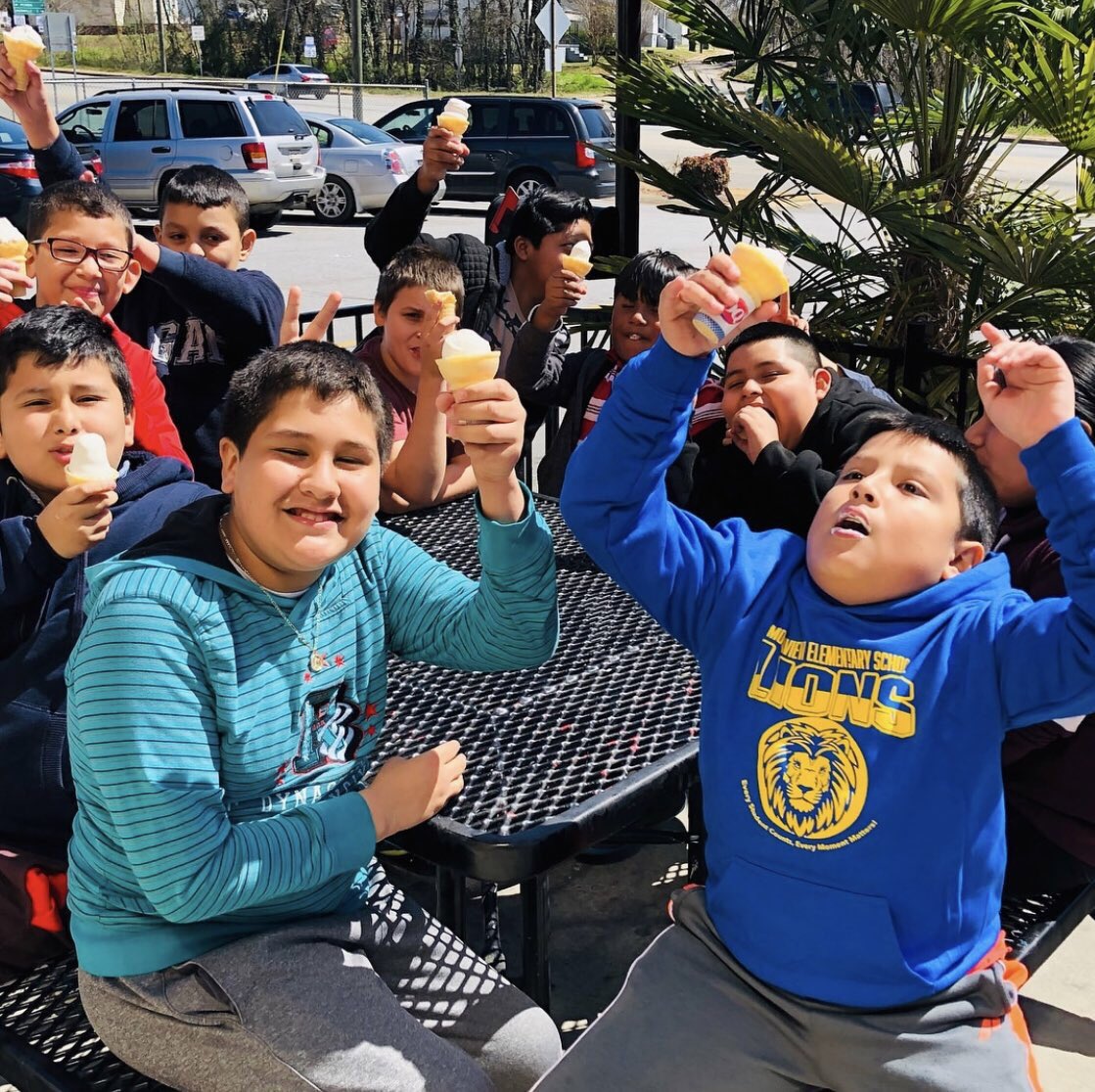 DMQUALLS's tweet photo. 🍦🦁😃 Our neighbors at @DairyQueen helped customers bring in SPRING with FREE ice cream! We couldn’t resist! Thanks for putting smiles on the faces of our students! #BestRecessEver #MonaviewMoments #ProudPrinciPAL #loveSCschools #Teach864 🍦🦁😃 https://t.co/RrA4KUnFKz