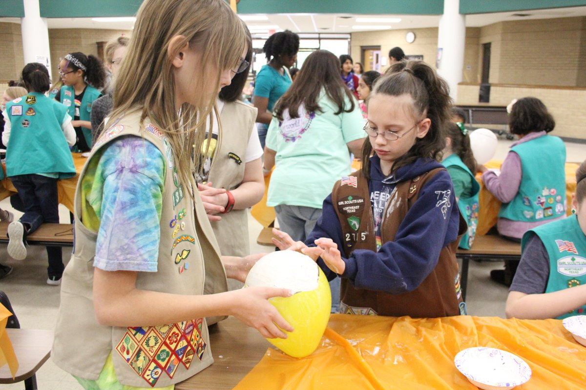 GSAmeliaM's tweet photo. Thanks to my school @stmarkcatholic and parish @StMarkPlano for the use of the cafetorium. @gsnetx Troop 3360 put on a prosthetic engineering badge workshop there. #STEM #LimbLossAwareness #GirlScouts https://t.co/cuDHuxHMeP