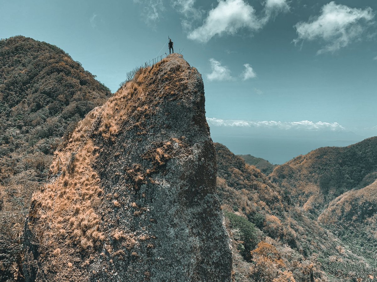 Life is a journey with big rocks to climb, little ones to trip over and milestones to mark where we have been. Thanks for all the birthday greetings, 🖕🏻s!

#birthdayclimb #hike #hiking #hikingadventures #outdoors #mtnalayag #mtnalayagmonolith #batangas #instatrail