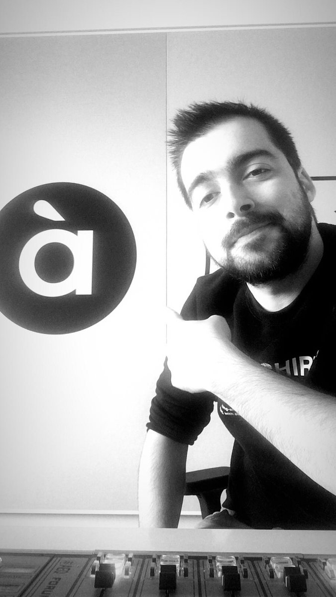 Preparats i preparades!!, comencem la marató del #CaixaDeRitmes de hui en la ràdio d’<a href="/apunt_media/">À Punt</a> . Estarem amb tu fins a les 12:00, demana la teua cançó a les nostres xarxes socials o al whatsapp del programa 655 655 505.