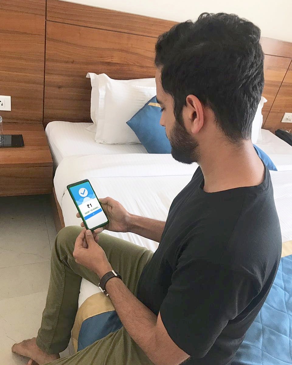 jis speed se ghar k ration mein ja raha hai paisa, aise to Comicstaan ka jeeta hu sab lag jaega. Payments made easy through <a href="/Truecaller/">Truecaller</a>'s new feature #MoreInOne so can't even make any excuse now
<a href="/Truecaller/">Truecaller</a>
