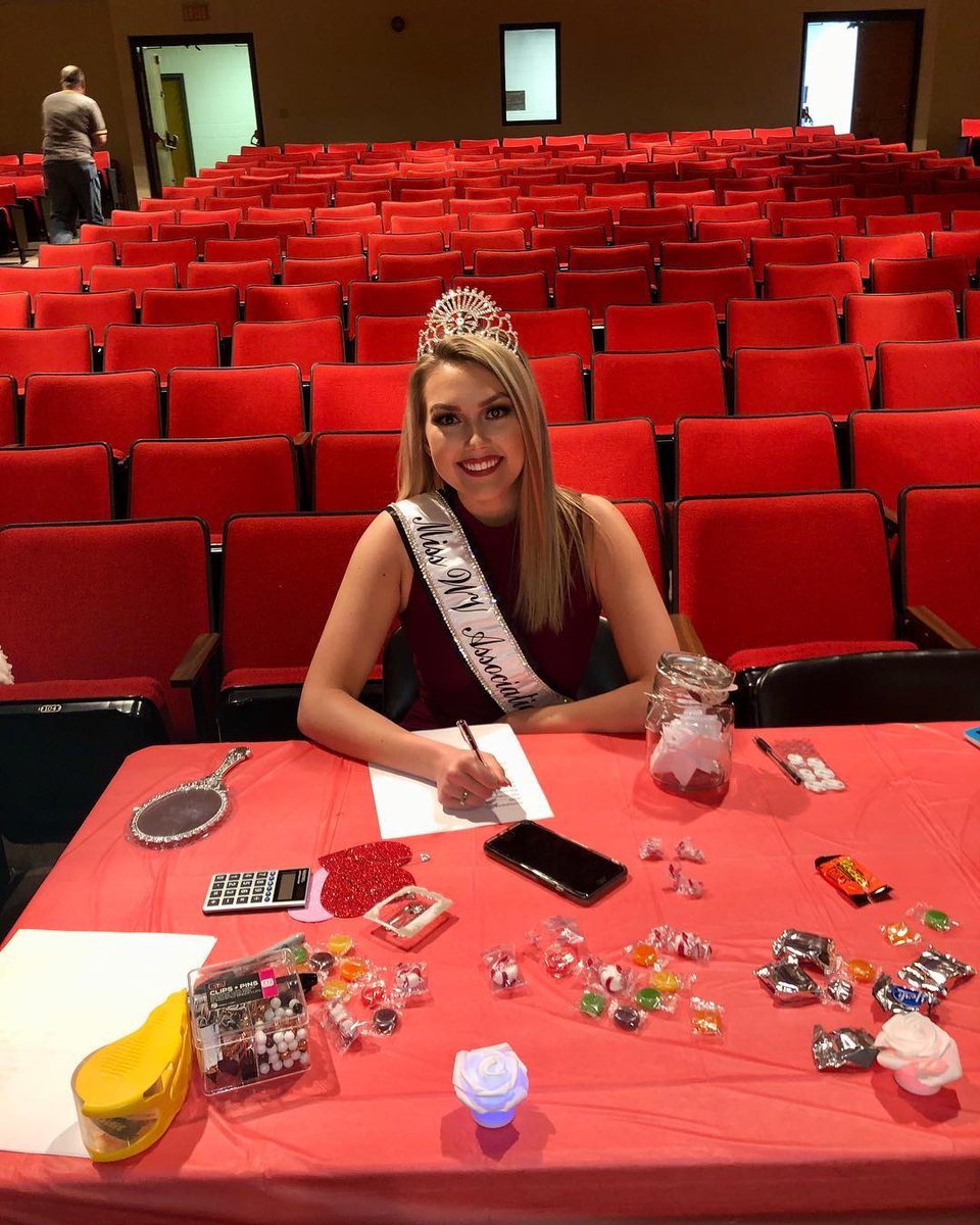 wvaffqueen's tweet photo. Today I had the opportunity to judge the Gauley Bridge Celebration Pageant! It was fun being on this side of the stage 👑 #wvaff #wvaffqueen https://t.co/PzR3Hzz9cf