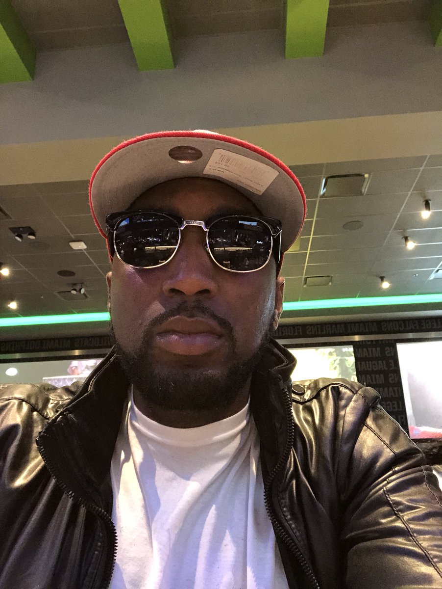 dezlee45's tweet photo. Last night at dave and busters https://t.co/Vkjzwv1bXg