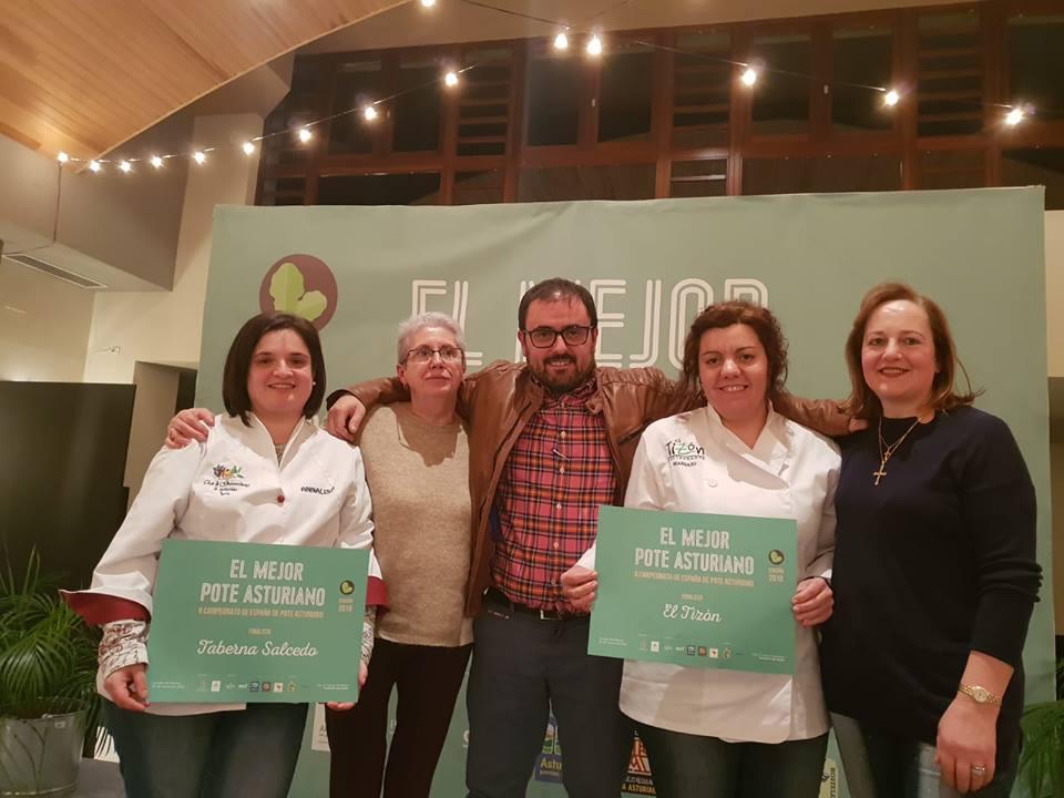 brtizon's tweet photo. #COCINA, #tradición, auténtica #pasión por la #GastronomíaAsturiana, por mantenerla y hacer que todos disfrutemos de ella ¡todo en una imagen!!👏Esperamos que nunca dejéis de cocinar!! ... #AnnalisaLuso, #MayteAlvarez #AngelaPérez  y #MariajoSuárez #CasaEmburria 
#CasaLula https://t.co/c54vQOqkP8