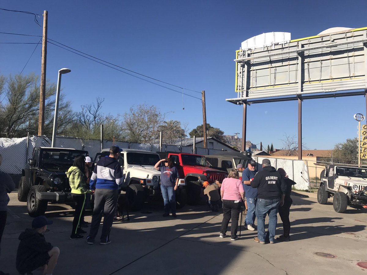 BrigetteDP's tweet photo. 10 vehicles from the TOG 4 Wheelers group heading out to do the Ripsey Mine Trail! Starting in Superior on this beautiful March morning! #TeamGilbert #GilbertWellness https://t.co/e8YhzVjJDz