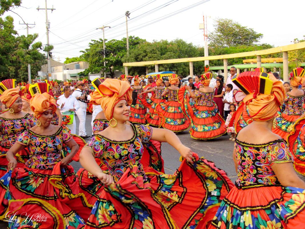 lrobertoherrera's tweet photo. #ARTE_Y_CULTURA_GUAJIRA
FELICITACIONES A todos los actores participantes en el Desfile Mar de cultura en el Marco del "Festival Francisco el Hombre",—Se del esfuerzo que hacen— Especialmente a el Grupo #ENDULZANDO por su Caracterización y Presentación. BUENA POR ESA. https://t.co/6tp7kXvCAx