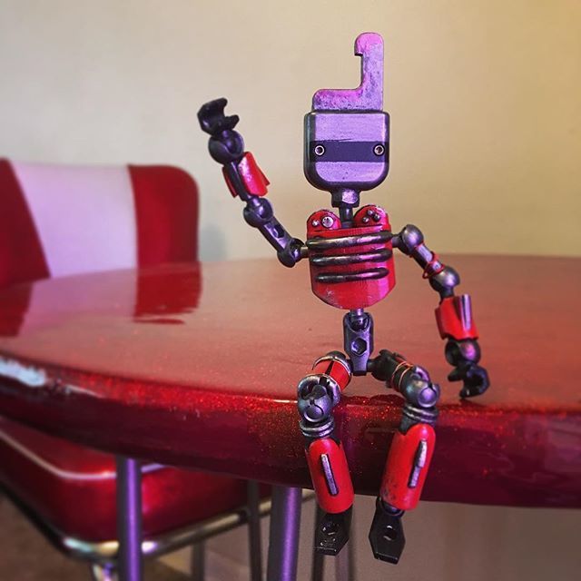 ame_lieu's tweet image. Here’s a new friend! 3D modelled, printed and painted pieces for #modibot, excited to see what @thedrumms does with it. #3dprinting #3dmodelling #puppet #stopmotion #robot