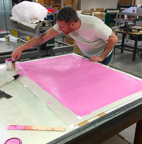 PrintedEditions's tweet photo. Maser working in the studio at @TandemPressUW https://t.co/CS8oCata6C #Maser #art #artist #printmaking #printmaker #collectprints #contemporaryart #fineart #masterprinter https://t.co/T0RNNpxPRM