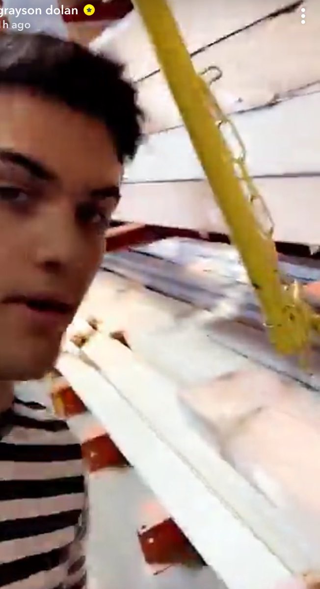 wbugray's tweet image. this looks just like the short hair 2017 ethan i’m scared