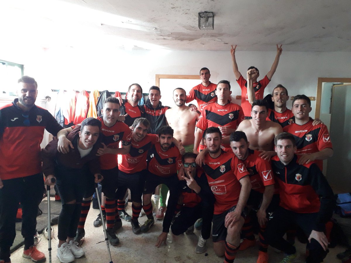 Mucho merito tiene este club a falta de 4 jornadas salvando la categoria.
Ole y ole vuestros cojones, estar orgullosos porque nadie os a regalado nada. ENHORABUENA AL CLUB.