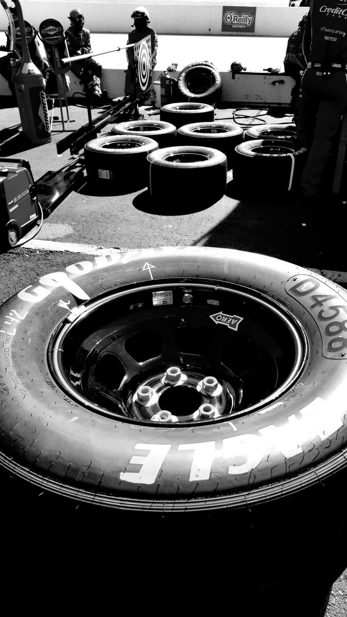 Throw a set on the Jeep boys!!! Hey @MattWeaverAW you need a set?! ;)