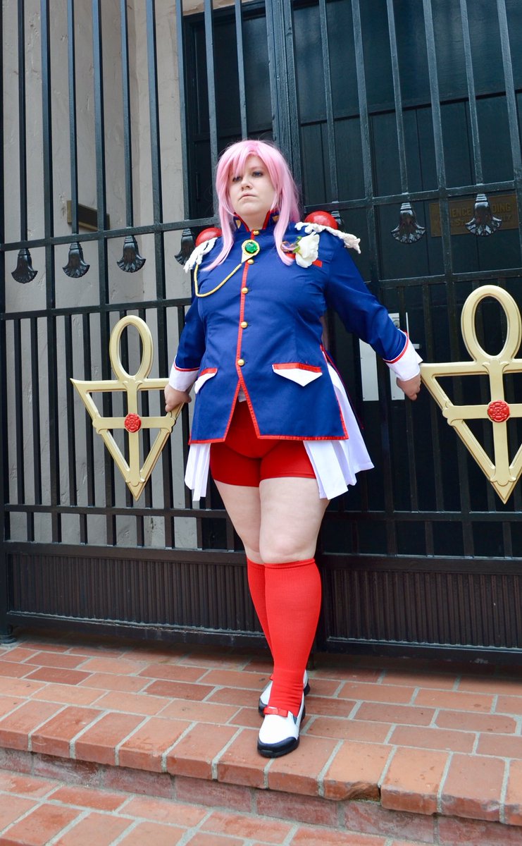 GraviTiger's tweet photo. Sup. I'm Gravi/Loryn, I’ve been cosplaying for almost 15 years and I’m so happy that tags like this exist! Being plus-size used to make me scared to cosplay things I wanted to because they were outside my body type. Now IDGAF. #CelebrateChubbyCosplayers https://t.co/z8cwU8bJ4q