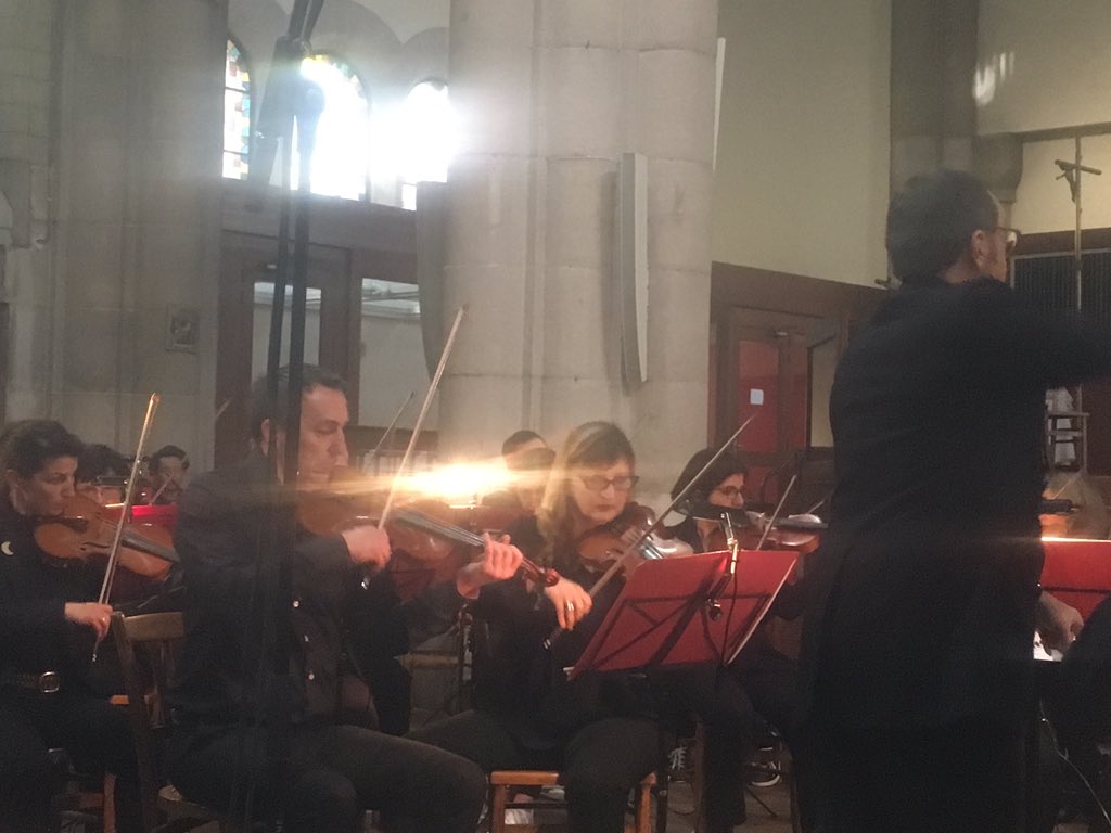 SarahMarniesse's tweet photo. Le jour où F #Chalier et E #Bordes se décideront à Twitter, on pourra les aider à faire exploser leur carrière 🎶🚀 😂 ... Bravo, c’était beau !! L’adagio du concerto pour violoncelle de Haydn, magnifico !!! @SophieChapps @Kdefremont @guillaumechiro3 #MondeEnMusique @AFD_France https://t.co/QQPCmm4wXS