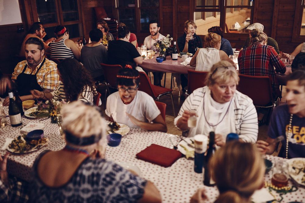 Want to host Passover with your friends, but not sure how? Our friends at The Well created friendseder.com! Sign up as a host and get all the tools you need! #friendseder