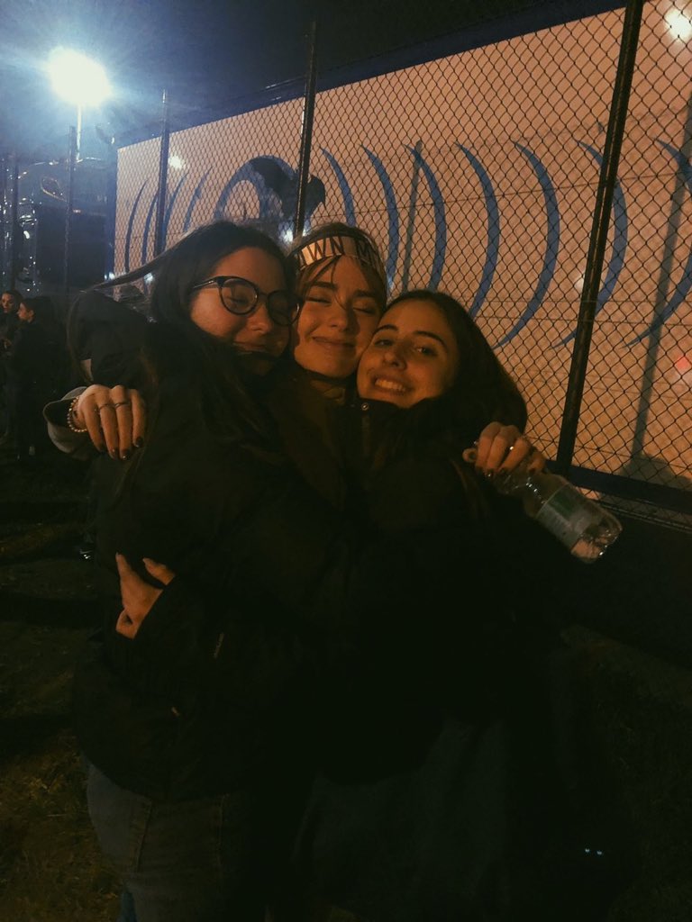 lostingiulia's tweet photo. @ShawnMendes did this.
We met at the illuminate world tour almost two years ago, been friends since then.
We live in different places, but music unites people all over the world.
Thank you Shawn https://t.co/jf5eyzQ9In
