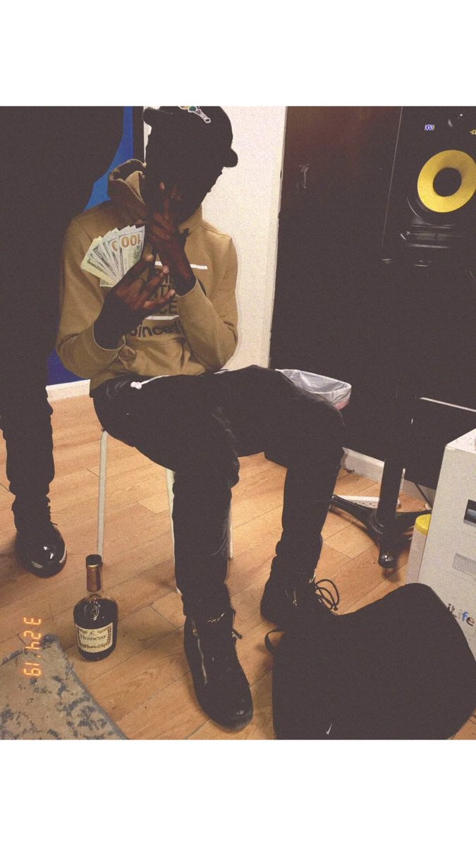 ayebillion's tweet photo. I HEARD 
DONT STRESS BOUT WHAT U GOT!
SHOW LESS THAN WHAT U GOT!💯 https://t.co/aAPtBU7MA4