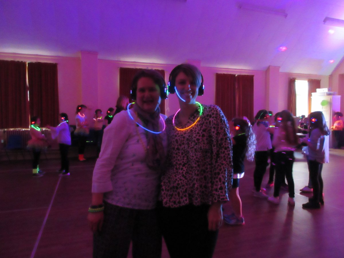 4thWestWickham's tweet photo. West Wickham District Rangers, Guides, Brownies and Rainbows 'Dressed up and Danced' for @macmillancancer this weekend raising an incredible ยฃ400. @Guiding_LaSER #DressUpandDance #TakeAction https://t.co/6Nd9ySIRpJ