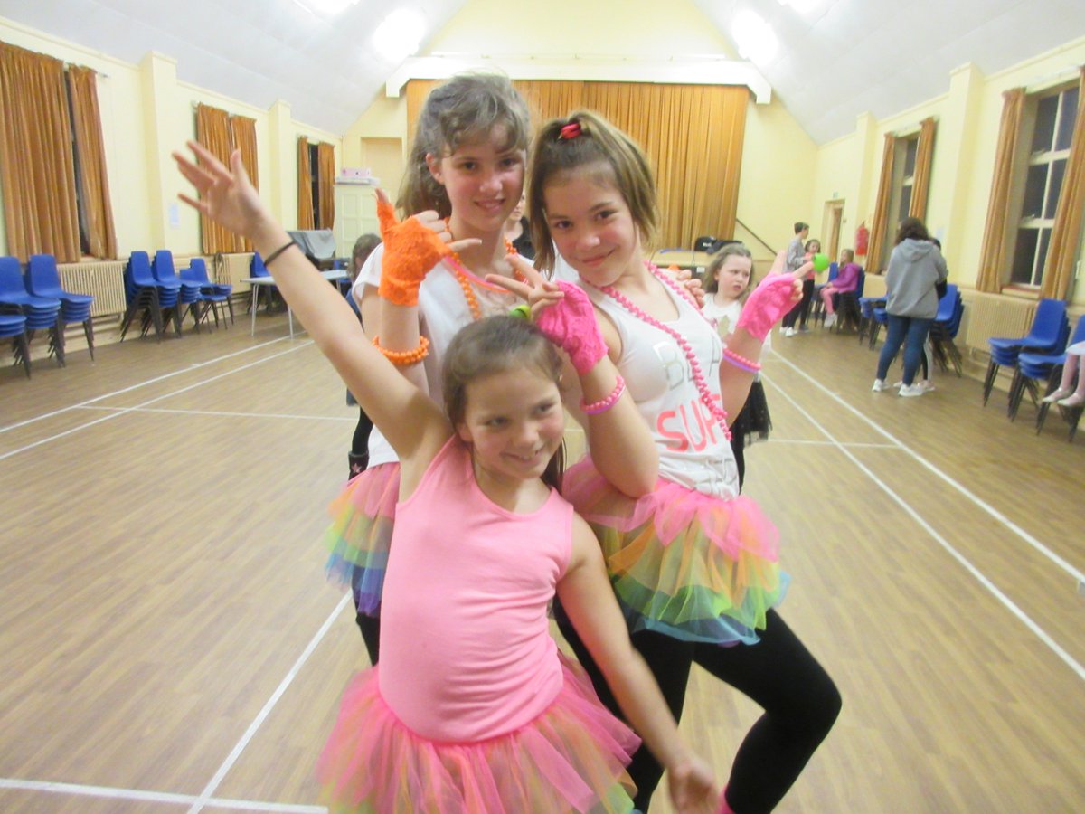 4thWestWickham's tweet photo. West Wickham District Rangers, Guides, Brownies and Rainbows 'Dressed up and Danced' for @macmillancancer this weekend raising an incredible ยฃ400. @Guiding_LaSER #DressUpandDance #TakeAction https://t.co/6Nd9ySIRpJ