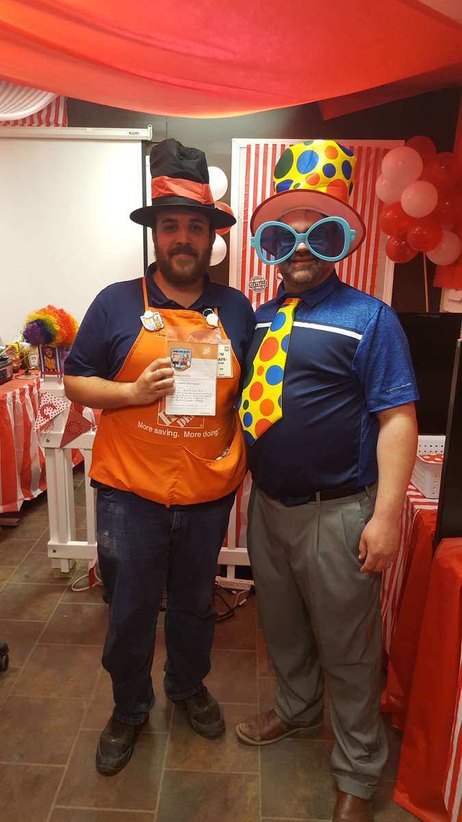 woboat1's tweet photo. Chris recognizing some outstanding associates at 1603! #BuiltToBringIt #D164orangeproud @MYoungson1603 @b_mungul @ssimmonshd1603 @HDguyDE @TaiatTHD https://t.co/7WeFtZksF5