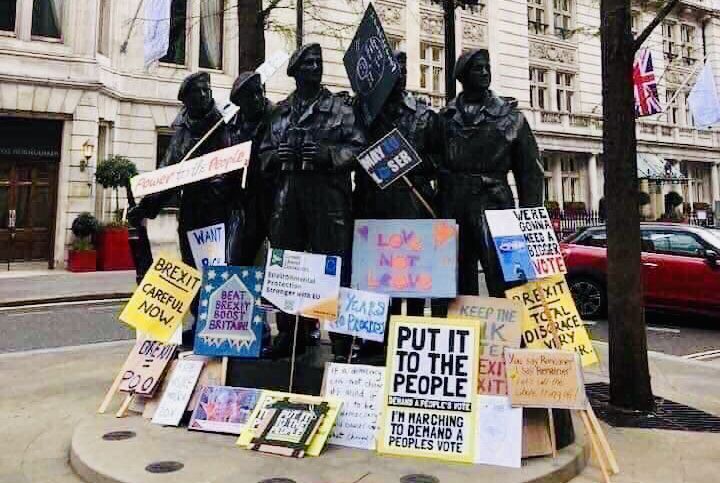 Shameful disgrace by sick #peoplesvote marchers
 a war memorial for gods sake  😡😡😡😡😡😡😡😡😡
  #piersmorgan  #Brexit  #Brexitmarch  <a href="/JuliaHB1/">Julia Hartley-Brewer</a>