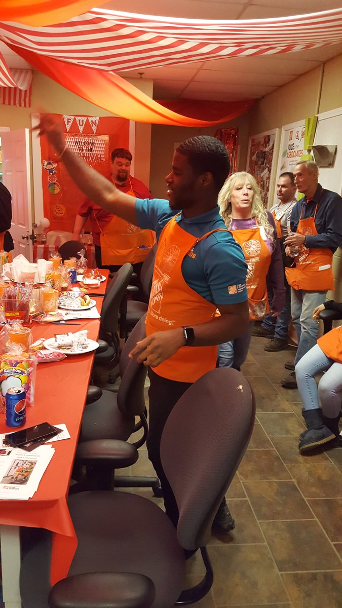 woboat1's tweet photo. The carival fun continues at 1603! #BuiltToBringIt #D164OrangeProud @MYoungson1603 @ssimmonshd1603 @b_mungul @HDguyDE @TaiatTHD https://t.co/fxT7wZbuJt