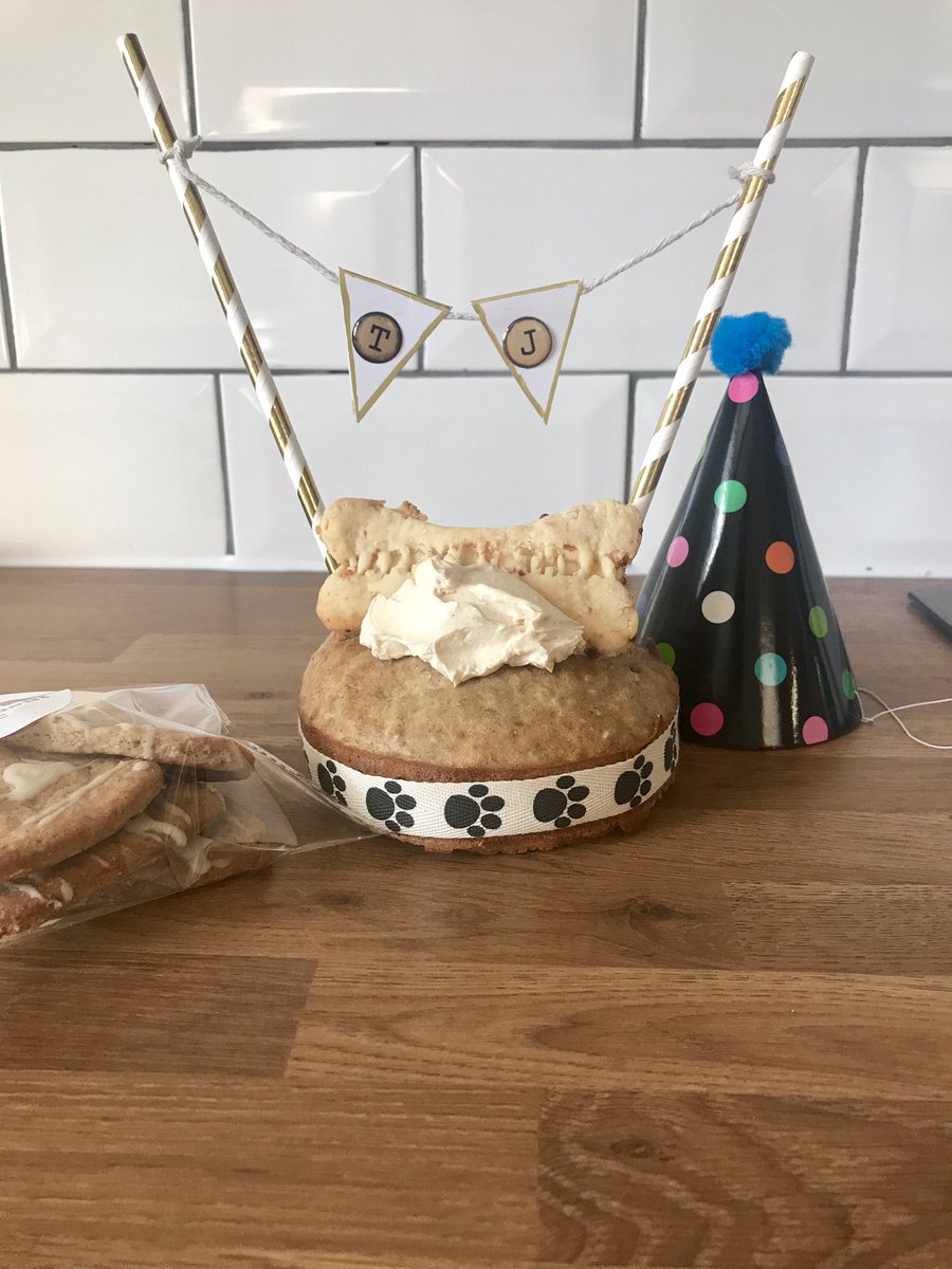 aboutthedoguk's tweet photo. When you spend the day making Birthdsy cakes for special dogs. #birthday #dogs #Liverpool #order https://t.co/K9YIfwRzsA