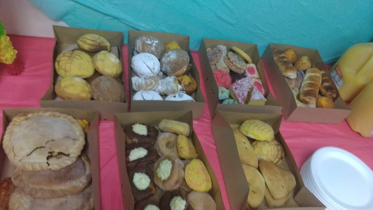 MartinTLopez1's tweet photo. Store 8488, Mexican pastries to close the last day of Success Sharing Celebration!!
Thank you team 8488!!!
#D60StrongAndProud https://t.co/6heC4oTSFC