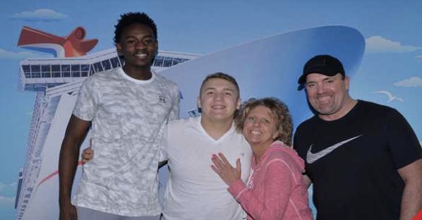 Our first pic of the week! 😁 #springbreak2019 #carnivalhorizon