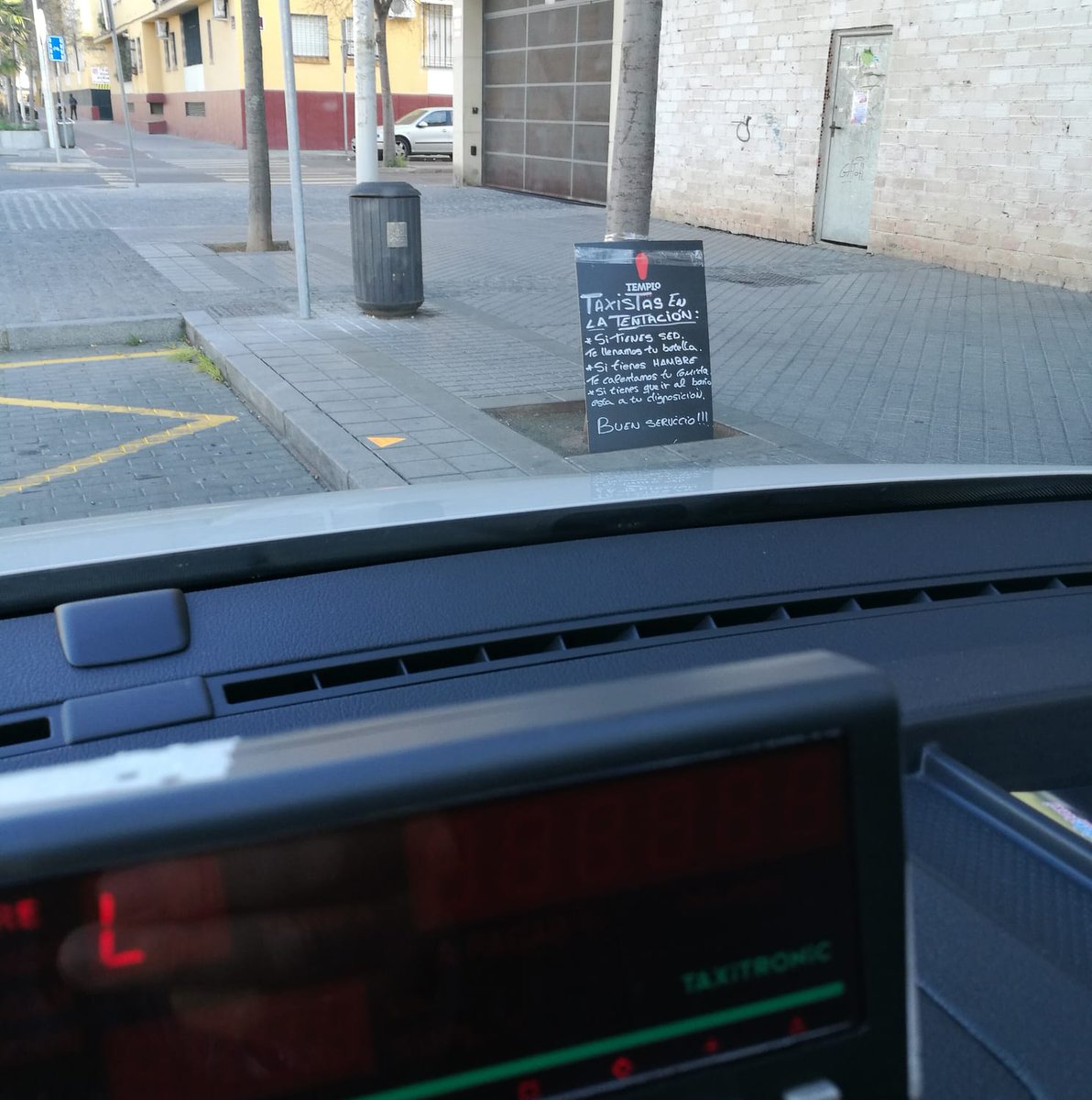 PidetaxiCordoba's tweet photo. Gracias al Bar-Rte. La Tentación del Buen Comer (ctra. Trassierra, 57 esquina c/ Fco Azorín Izquierdo -parada #taxis) por su cercanía.
Estamos seguros que usuarios de la barriada, clientes y profesionales del taxi saldrán beneficiados de esta nueva parada.
#NoNosOlvidamosDeNadie https://t.co/0jmfPgCkX7