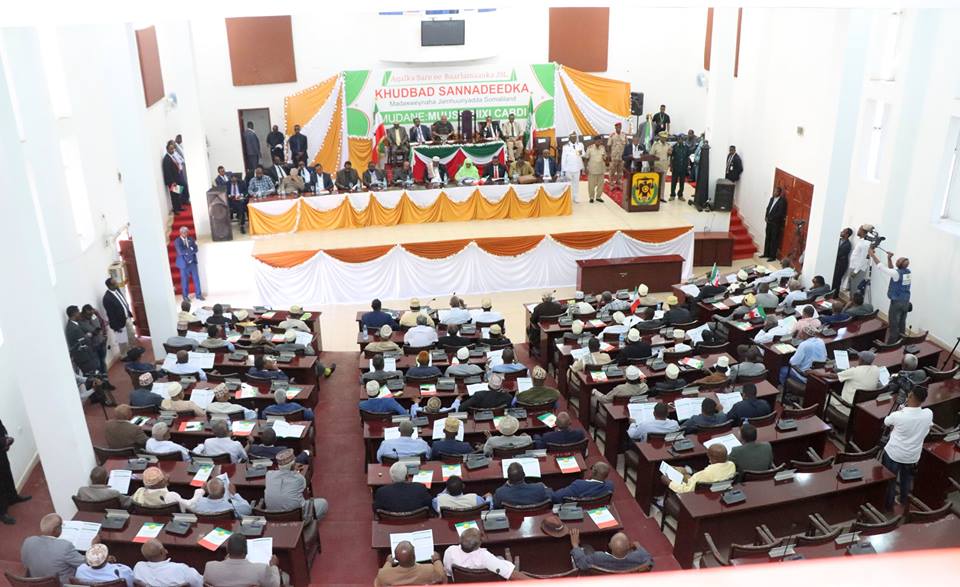 cabdirashed's tweet photo. #Somaliland President delivered his first constitutional address at the Parliament, today. Special Aid arrangement, dynamics &amp; security of the region, the nations development interventions, social &amp; Economic development, and elections were among his speech to the nation. https://t.co/3SDyNONF3n
