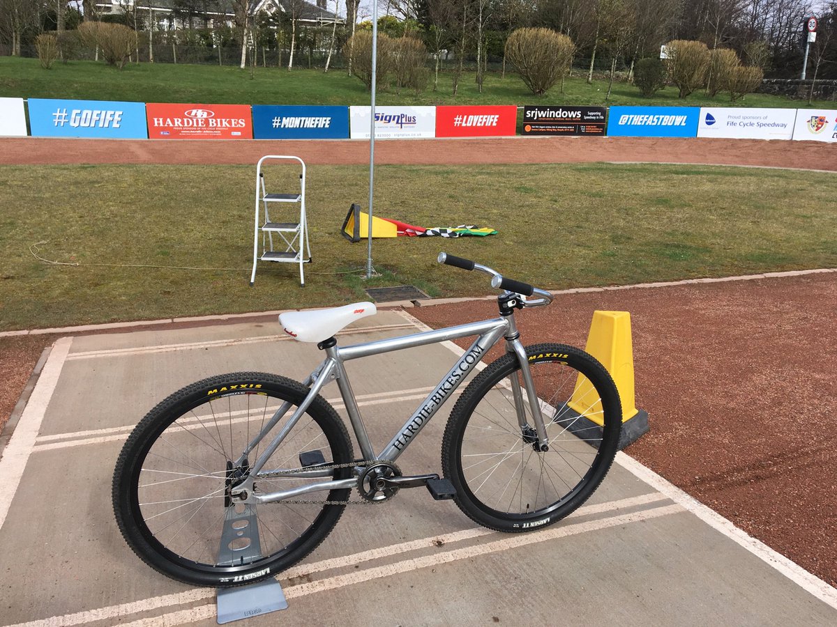 CraigHardie's tweet photo. Top day out at the #fastbowl racing for @CycleFife in the Scottish Open going 2nd for the 2nd year in a row. Well done to @edinburghfalcons rider @mikey_woodz on the win and retaining the 🏆 again. #cycling #cyclespeedway https://t.co/IrslE4Lt7R