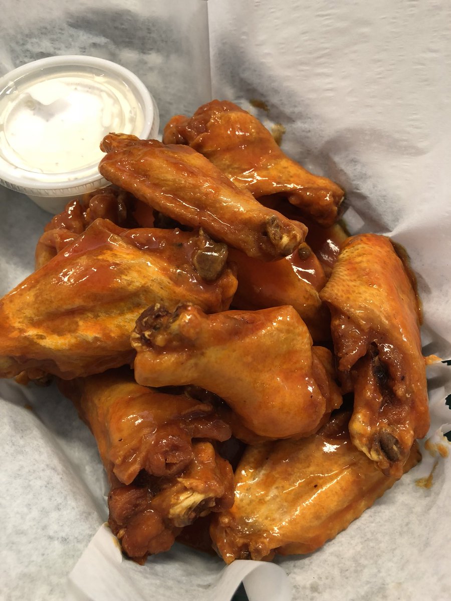 SayCheeseBNL's tweet photo. Sunday’s are always SPECIAL at Say Cheese.  Xtra large 18” single topping pizza and 20 of our incredible Buffalo Wings for $26.99+ tax all day. Great food. Great family friendly specials #bunnellfood #pizza #buffalowings #dinner https://t.co/vFFzlQVias