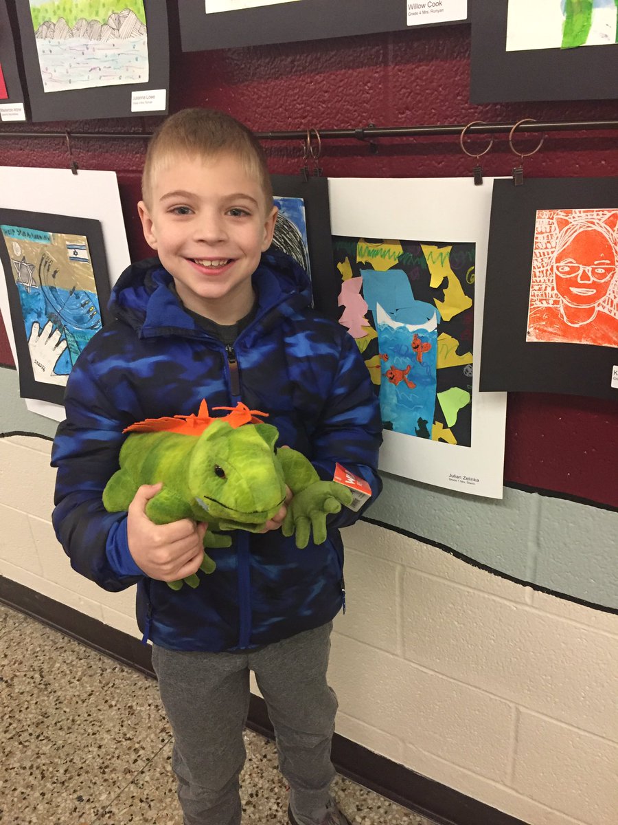 ChristiZelinka's tweet photo. @OsobRidge @MelanieStanic Mrs. Stanicโs first grade iguana had fun at Paint Night at Ridge, lots of snuggles, and a bike ride this weekend. He also loved the first 3 chapters in Hank Zipner, of course! #LearningWithALizard https://t.co/FoyMCy6y0x
