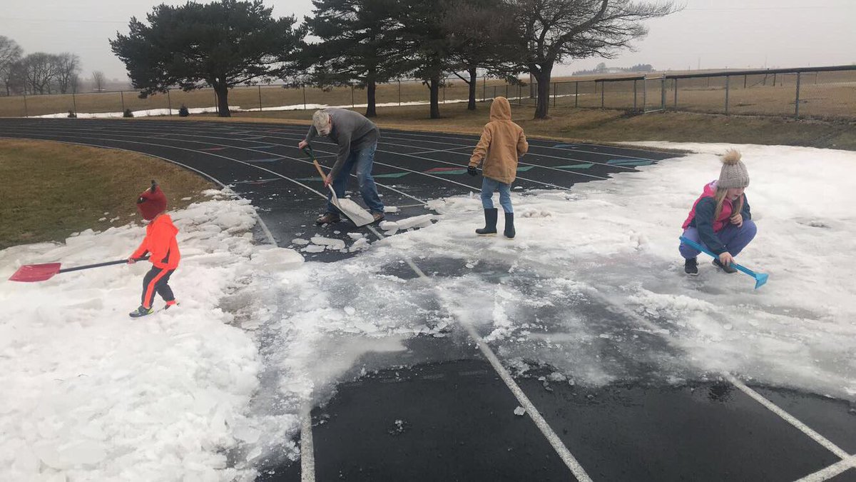 GirlsTrackNP's tweet photo. We’ve got two lanes cleared around the track! Come on sun... just need a little more power from you for the rest! https://t.co/vVeAdZcQ5M
