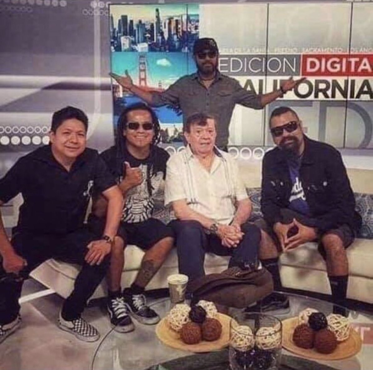 brianflores21's tweet photo. Chabelo ya está en el panteón....🤣 de la 
Ciudad de México pero con @RococoTweets 🤣🤣🤣 ví a Chabelo como tendencia y me ASUSTE... no mames!!!  

#FelizDomingo 
#SigamosPonchandoConAMLO https://t.co/NxoI3oYNnI