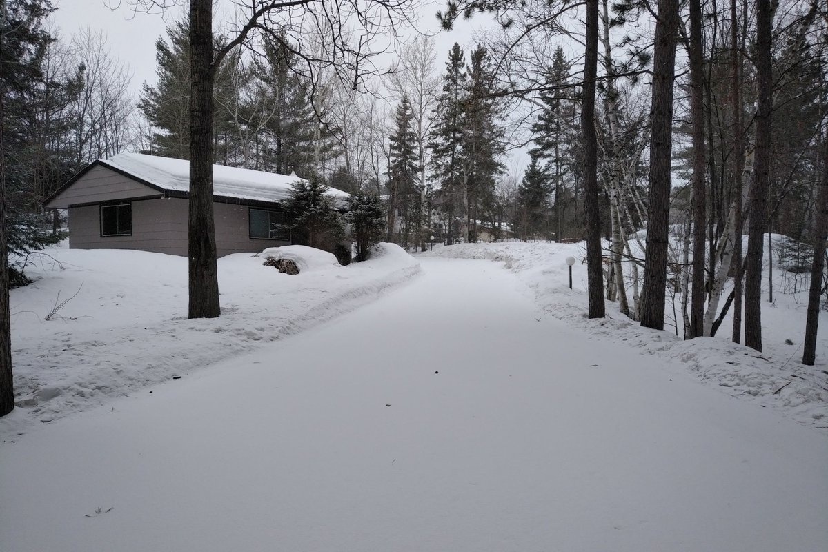 VictorFedeli's tweet photo. Snowed today.
Yes it's pretty ... but it IS late March.
#EnoughWinter https://t.co/eXZHFl4CJS
