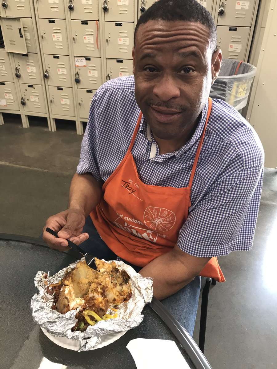 Day 3 of 131's Success Sharing! Salad, Baked Potatoes and all the toppings! <a href="/KMTovey/">Keith Tovey</a> <a href="/rcrossm545/">Russell Cross</a> <a href="/FarrBrannon/">DaveDj2007.eth</a> <a href="/CharlieHHong/">Ji Charlie Hong</a>
