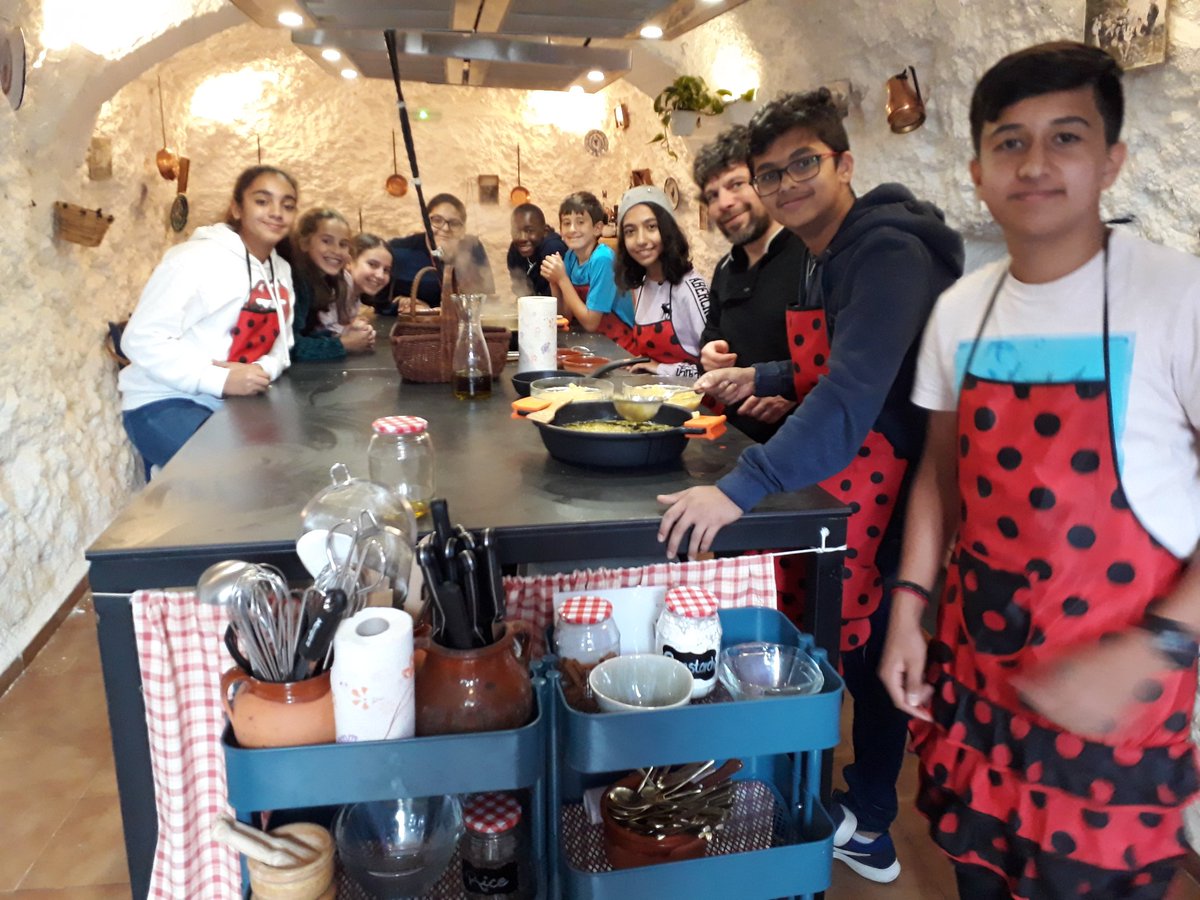 DCLanguages's tweet photo. Cooking  class in a cave! https://t.co/Q8W6YLFVm8
