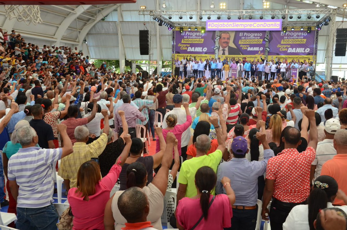 RedJuvenild's tweet photo. Es importante tener bien claro que el presidente Danilo Medina lleva 7 años trabajando por y para RD. De manera ininterrumpida, es mucho lo que se ha hecho pero también es mucho lo que se seguirá haciendo. #Danilo4mas https://t.co/ThgtSIkv5m