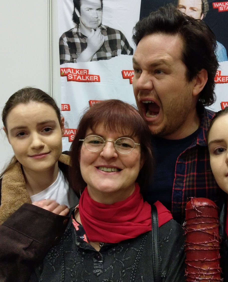 NegansMiz's tweet photo. This is what happens when I don't watch out for @Lincolnlover357 . 🤨Yesterday still stone cold #RickyDicky - today already #EugenesAngel 😍
Please don't crop our faces, fellow followers. Sharing without a mention or cropping fan faces out of sefies or ops photos is kinda rude. https://t.co/CHVqzeHtzX