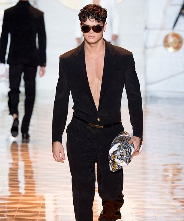 Versace SS15 #Menswear #Versace ift.tt/2U0QTnO