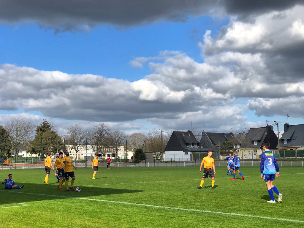 RonanLoas's tweet photo. Nous terminons l’après midi Plaine Oxygène où l’équipe du FC Plœmeur affronte Gourin. Allez les bleus ! #TeamFCP https://t.co/6Qp52GLn10