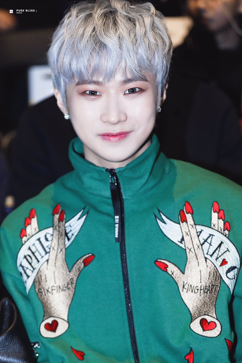 purebliss0511's tweet photo. 190322 서울패션위크
💚😎💚
#이형근 #마르코 #열혈남아 #형근 #HBY #Marco #지구뿌셔 #YOLO #그라피스트만지 #GRAPHISTEMANG #sfw #서울패션위크 https://t.co/Ir5ZLE9lS4